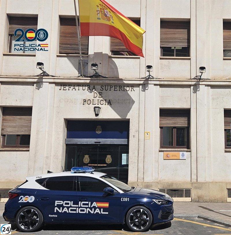Arrestan en Murcia a un hombre por robarle el móvil a una mujer en un asalto sorpresivo.