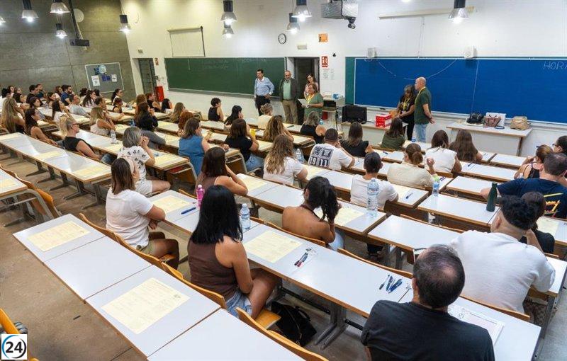 Más de 1.200 candidatos compiten por 98 puestos de auxiliar administrativo en el Ayuntamiento de Cartagena.