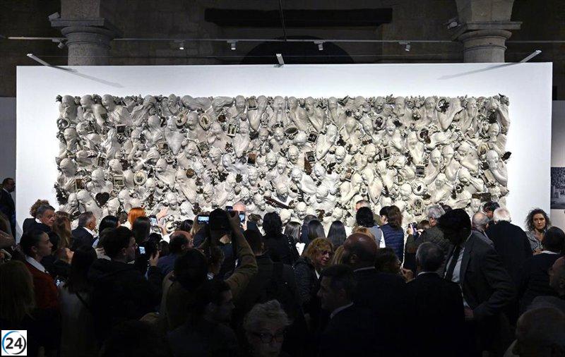 Murcia rinde homenaje a sus talentos con el mural 'Piel y Memoria' de Lidó Rico, destacando a Carlos Alcaraz, Viva Suecia y Ruth Lorenzo.