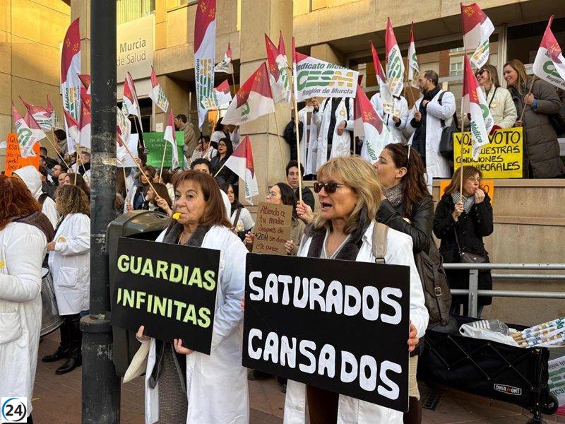 Ortuño advierte que los pacientes serán los más afectados por la huelga médica.