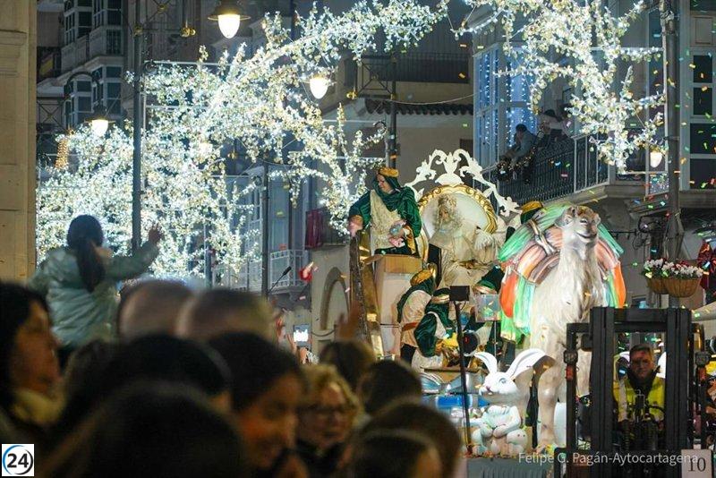 Deslumbrante Cabalgata de Reyes en Cartagena atrae a más de 100.000 personas.