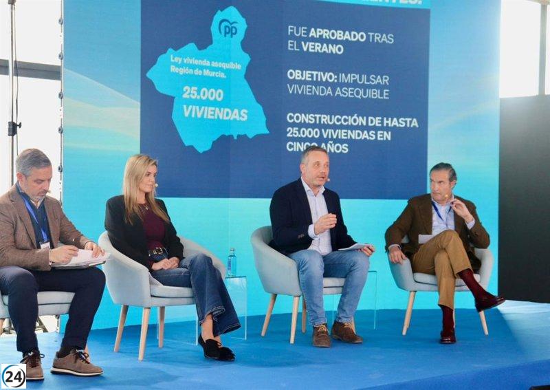 Segado (PP) denuncia que Vox y PSRM obstaculizan la Ley de Vivienda Asequible por buscar notoriedad.