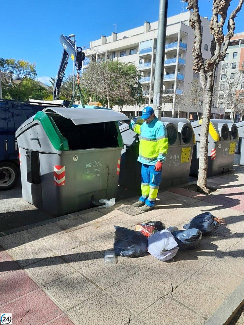 En Murcia, un equipo especial trabaja este domingo para limpiar los estragos del temporal de viento.