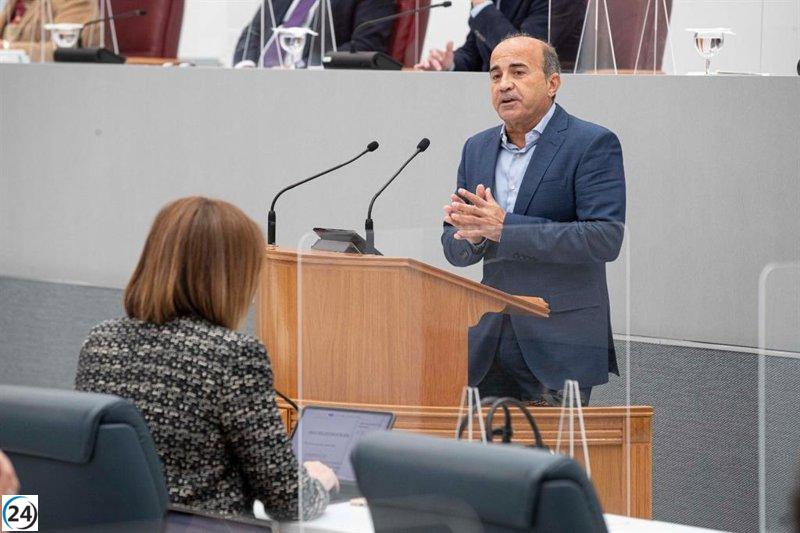 Pedro López (PSRM): López Miras desatiende al transporte público al gobernar solo para los ricos.