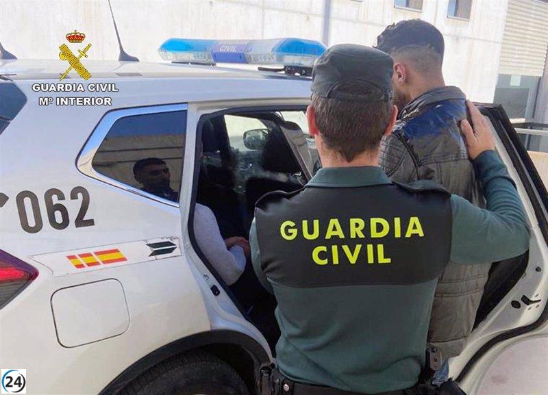 La Guardia Civil detiene a tres individuos en Mula (Murcia) por intento de robo en una vivienda.