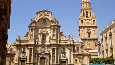 Los edificios más emblemáticos de Murcia en estilo moderno