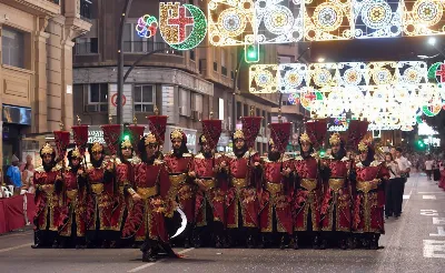 Los Moros y Cristianos: una fiesta de colorido y música en la Región de Murcia