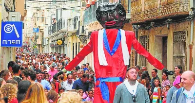 Los Gigantes y Cabezudos: una atracción que gusta a niños y mayores en Murcia