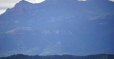 Explora las fuentes y cascadas en la Sierra del Carche