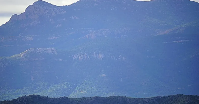 Explora las fuentes y cascadas en la Sierra del Carche